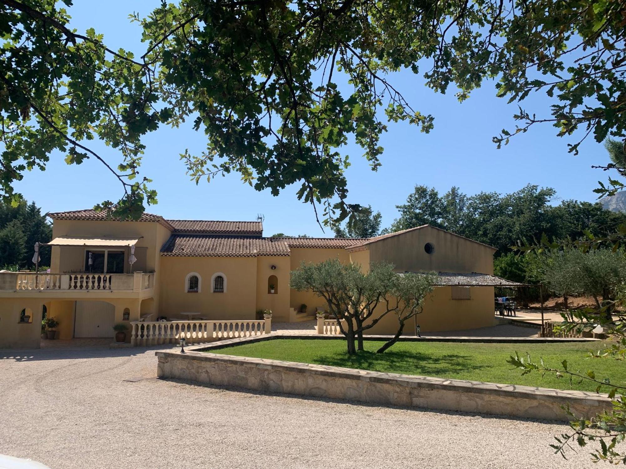 Puyloubier Studio Au Pied De La Ste Victoire מראה חיצוני תמונה